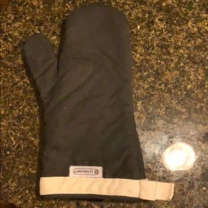 Le Creuset Black Onyx Oven Mitts